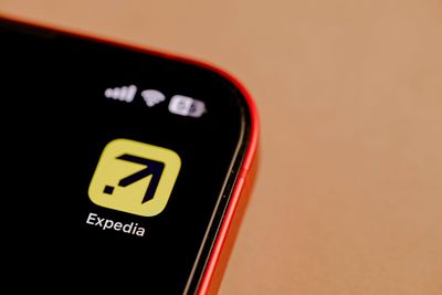 Bulls vs. Bears: How to Interpret Unusual Options Activity in Expedia Stock